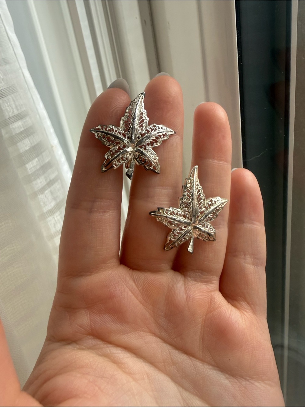 Vintage Rare Birks Signed Sterling Filigree Maple Leaf Screw Back Earrings - Picture 5 of 6